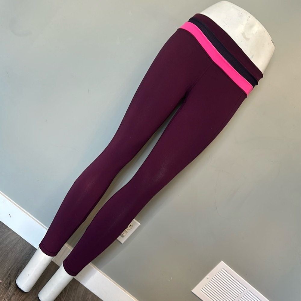 Lululemon Give Me Qi Pant size 6 plum Raspberry Glo